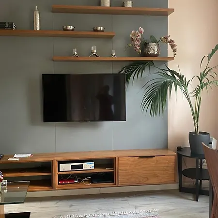 Komfortables Zentral Gelegen Διαμέρισμα *